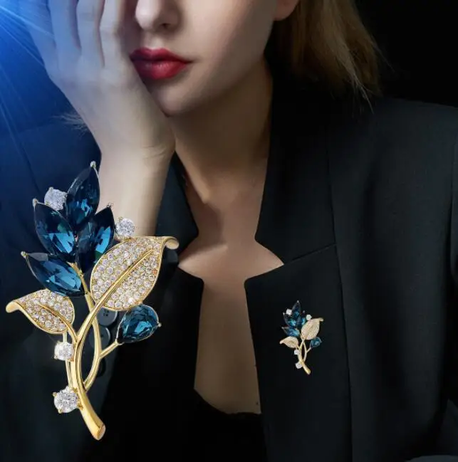 Fashion Rhinestone Rose Flower Brooches For Women Girls Beauty Blue Flower Party Office Suit Brooch Pins Gifts