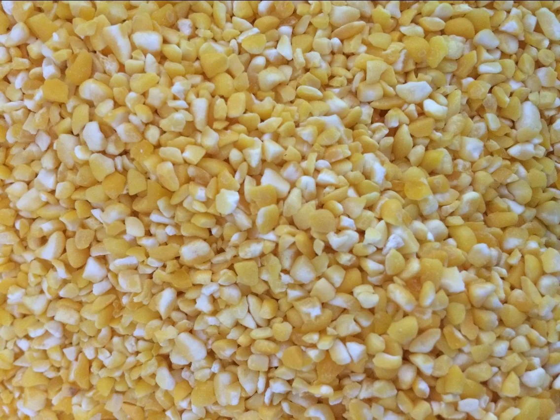 Желтые кукурузные ядра в вакуумной упаковке