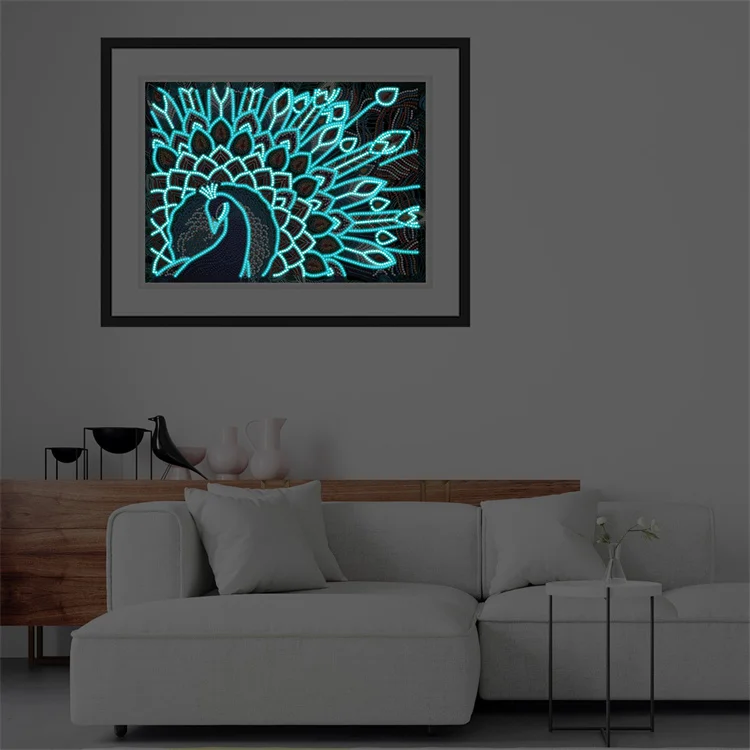 Hot Sell DIY Glowing Crystal Rhinestone 5D Peacock Luminous Diamond Paintings Art Kits for Adults