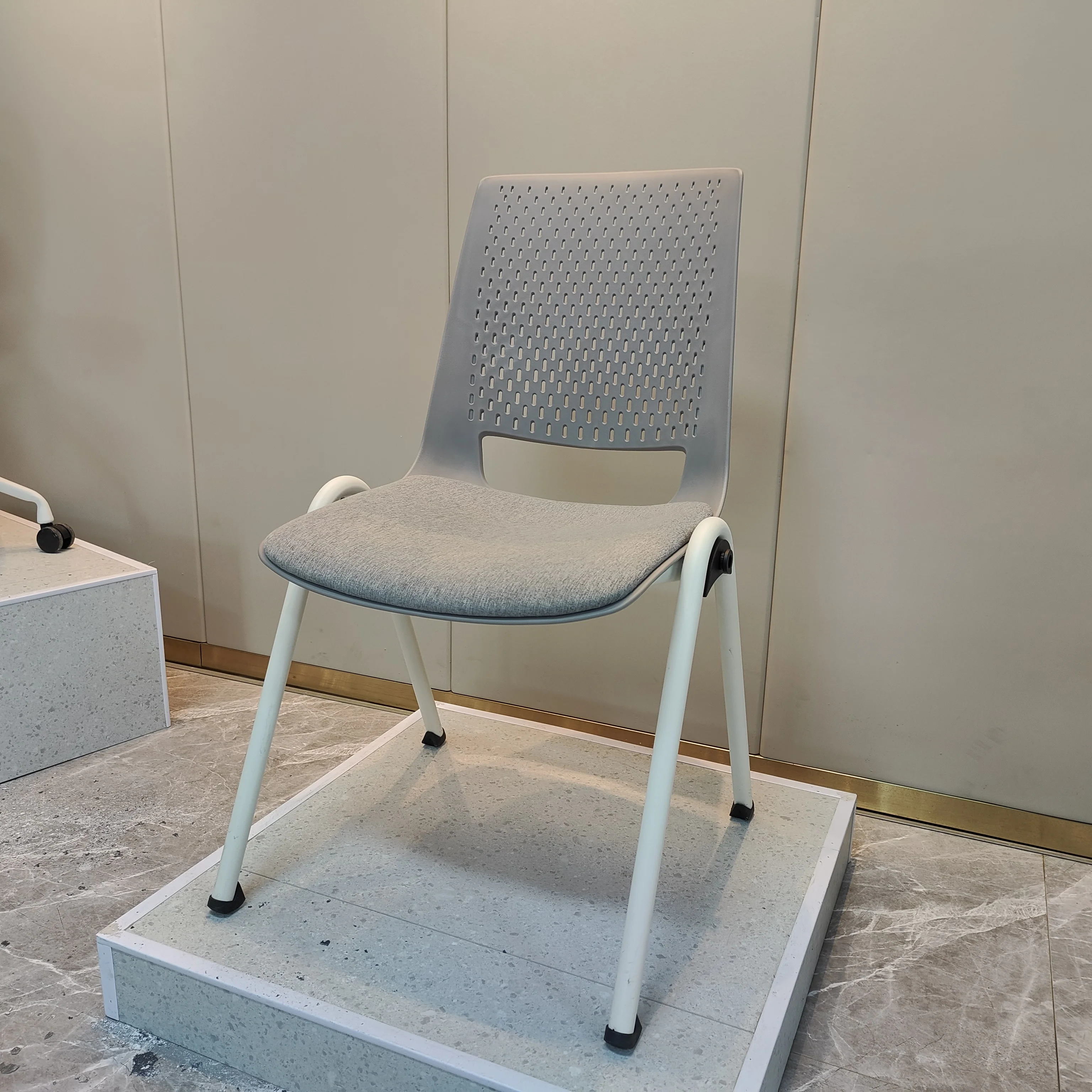 Simple And Comfortable Ergonomic High-density Sponge Anti-skid Foot Plug Training Chair In Conference Room