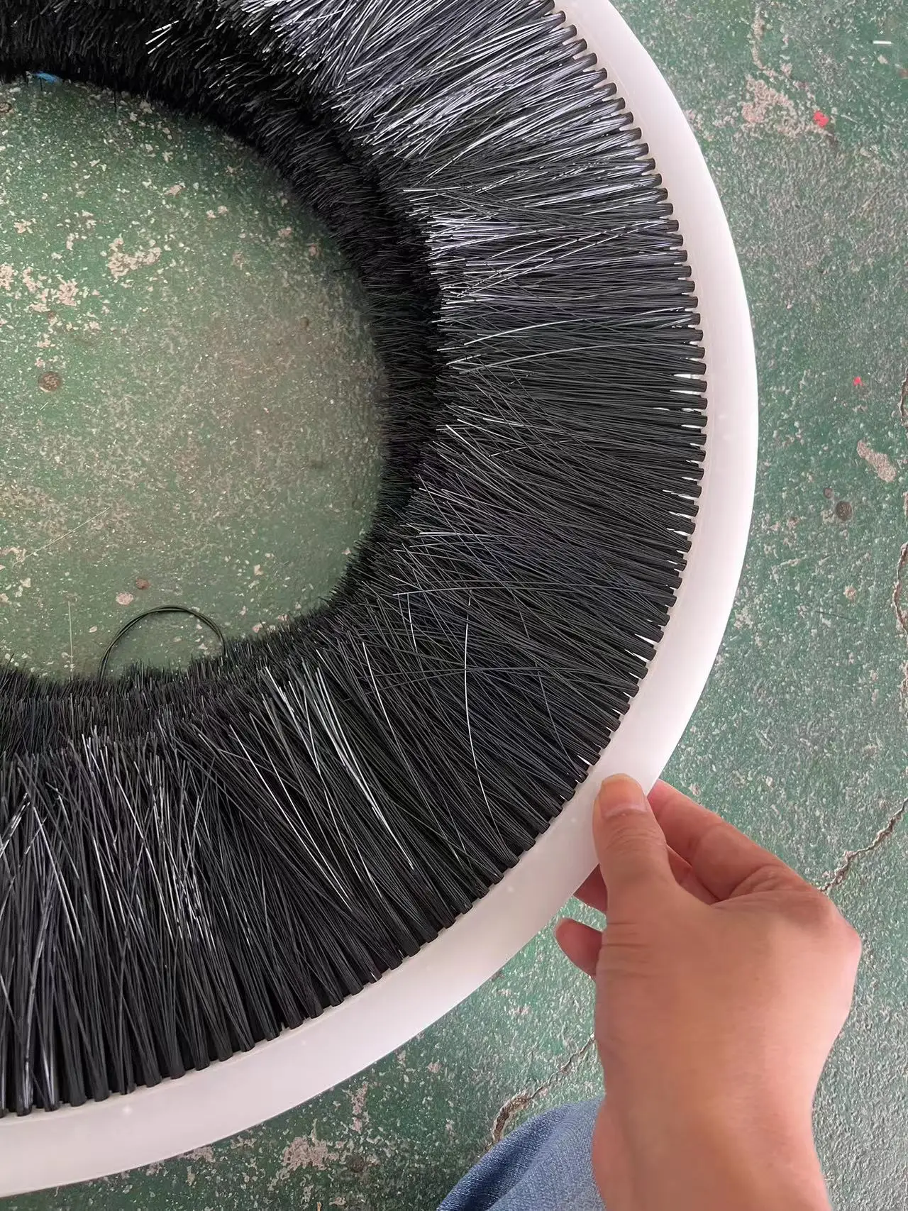 Manufacturer Customized round Brush Nylon Brush with Coil Spring Synthetic Fiber Material OEM Support