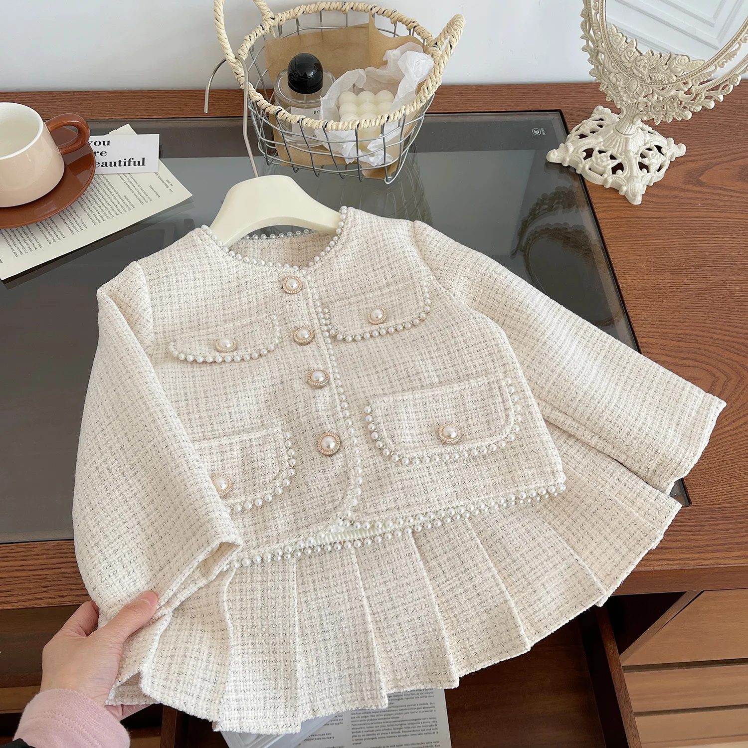 Children spring and autumn fashion Girls small Classic two-piece set Baby Retro Small dress with White Coat