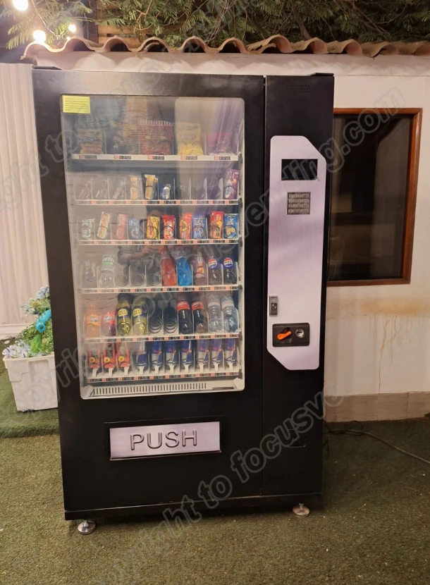 Good Seller Snack and Drink Cold Water Coollibg System  Lcd Vending Machine with Big Capacity for Beverage Snacks