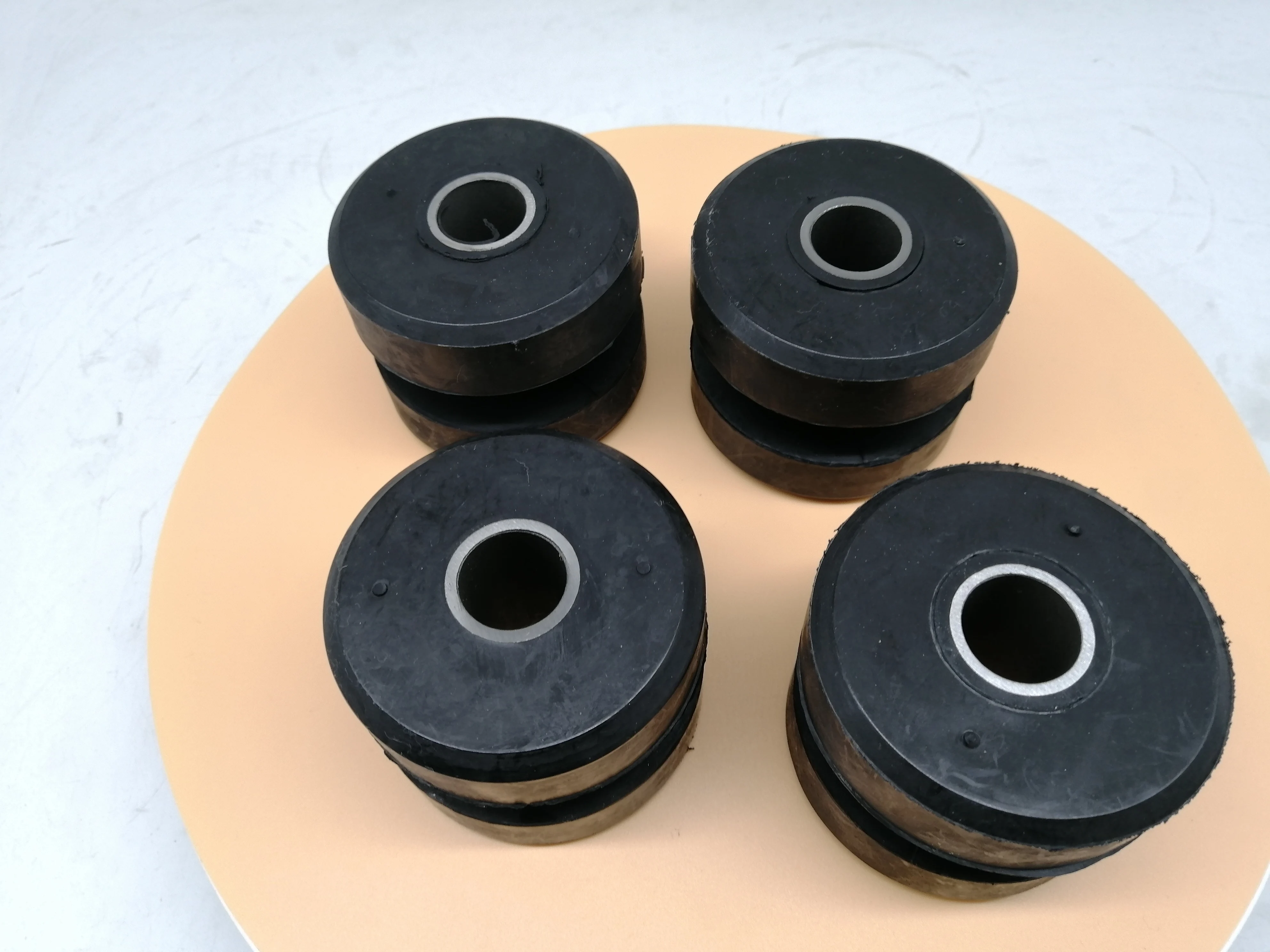 Good Price!ENGINE MOUNT 14528380 NEW For Volvo