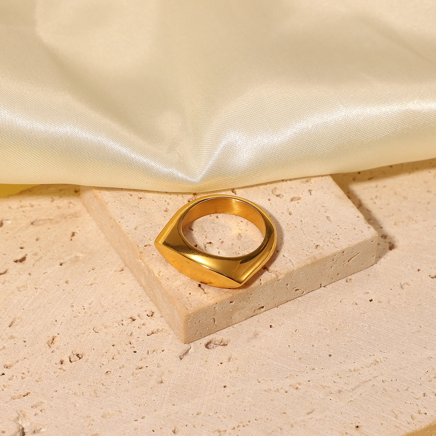 Fashion Trend 18K PVD Gold Plated Smooth Arc Surface Rings Jewelry High Polished Oval Shape Arc Finger Rings For Women