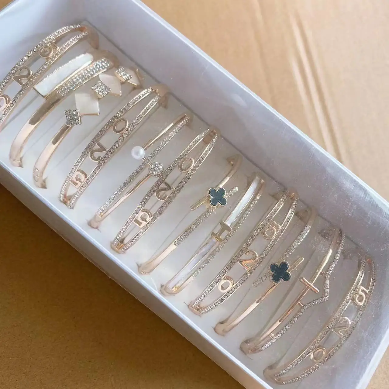 Hot selling titanium steel zircon bracelet in Europe and America, popular first item for women