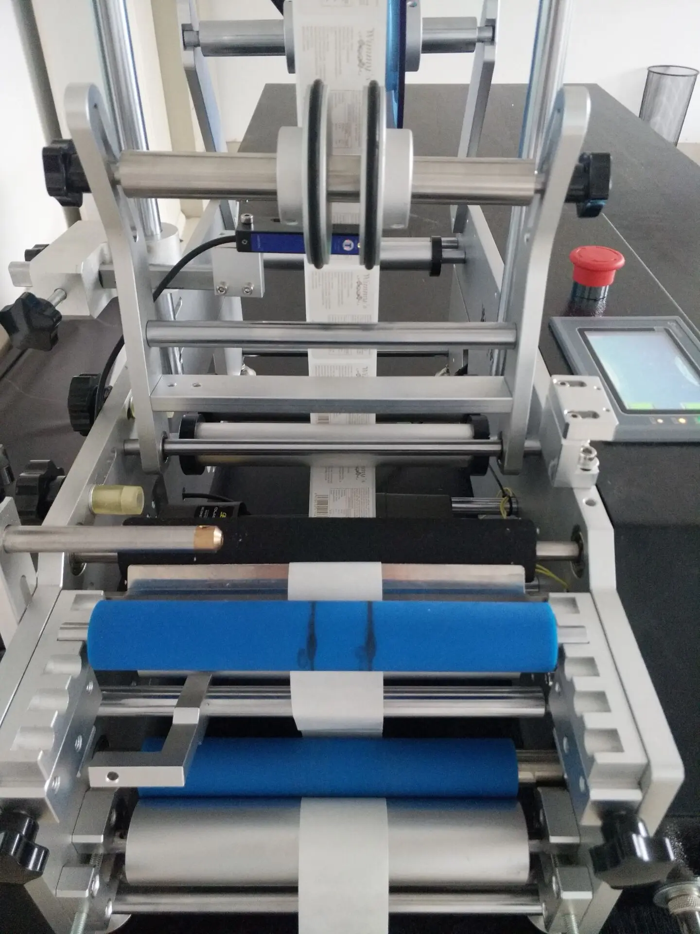 sticker labeling machine and label applicator machine manufacturer