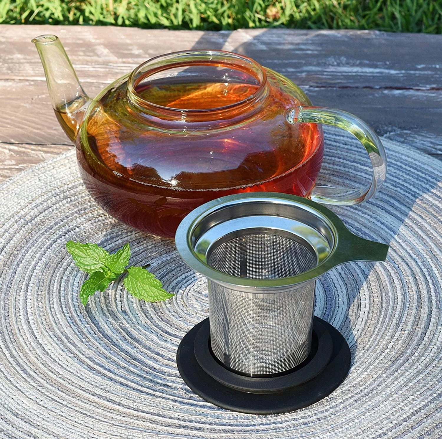 304 8/18 Fine Mesh Stainless Steel Loose leaf Tea Infuser Mesh Basket Strainer with Handle and Silicone Rimmed Lid