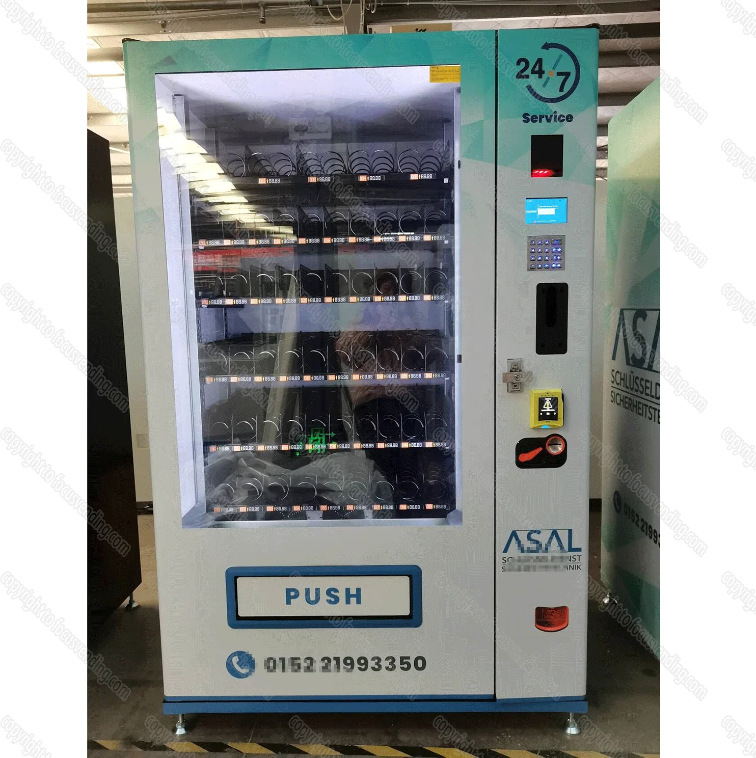 Anti-theft snack drinks combo vending machine automatic vending machine with QR code payment
