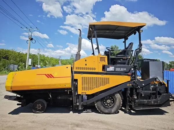 Famous Hot Selling SSP80C-8H Asphalt Concrete Paver 8.2m Paving Width Paver