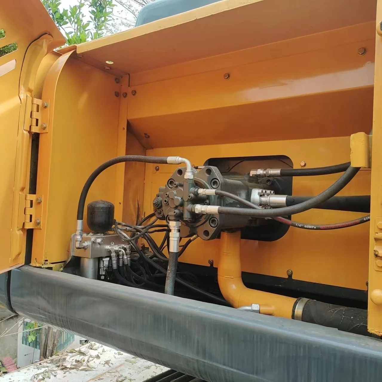 Hyundai 305 Used Excavator Hot sale Korean original tracked Hyundai 305 Excavator 30 ton short working time superior performance