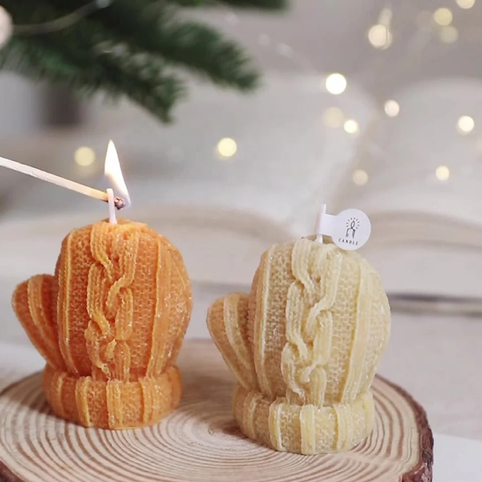 E153 High quality new customized home decoration handmade candles Christmas gifts mittens candles