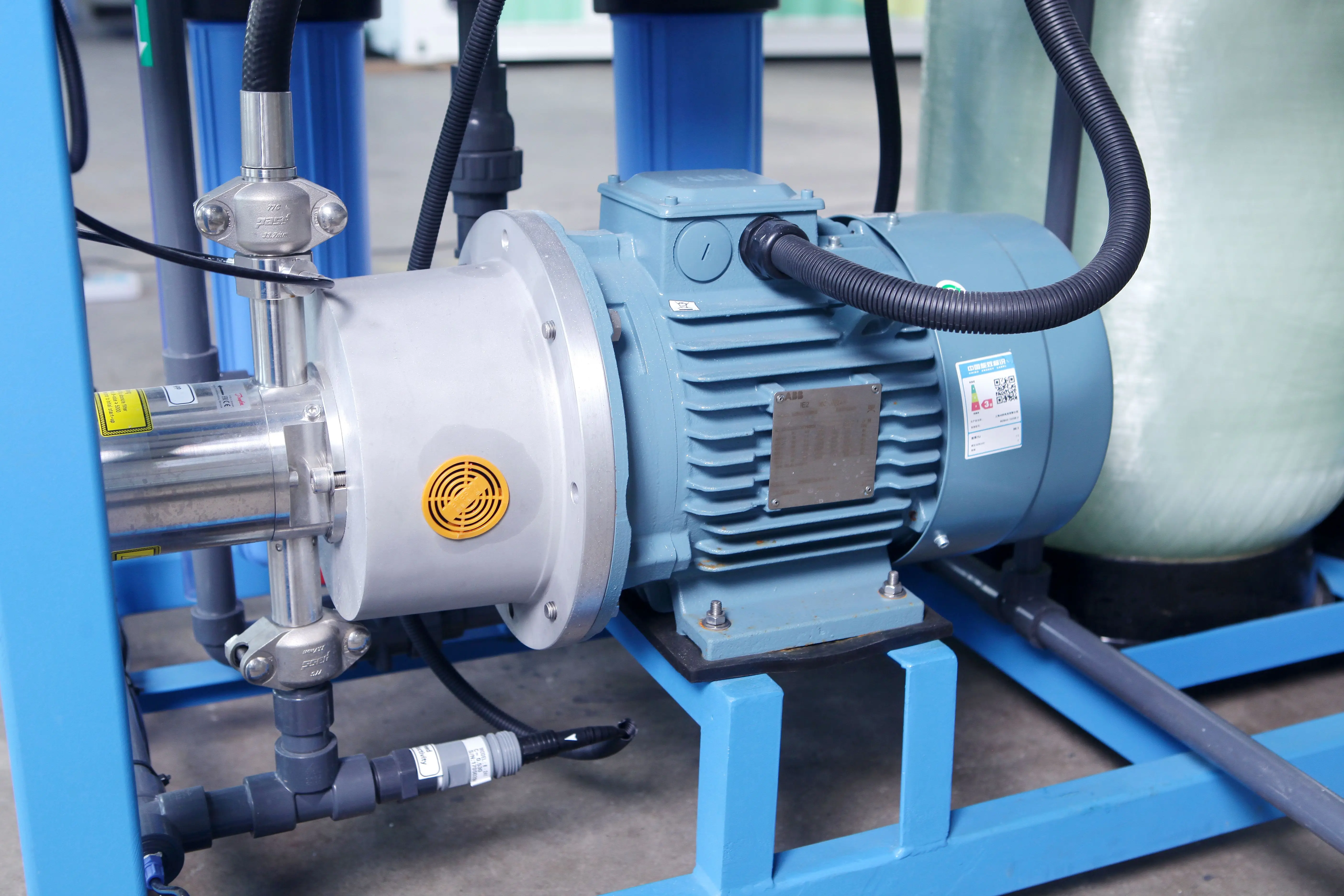 Skid seawater desalination system