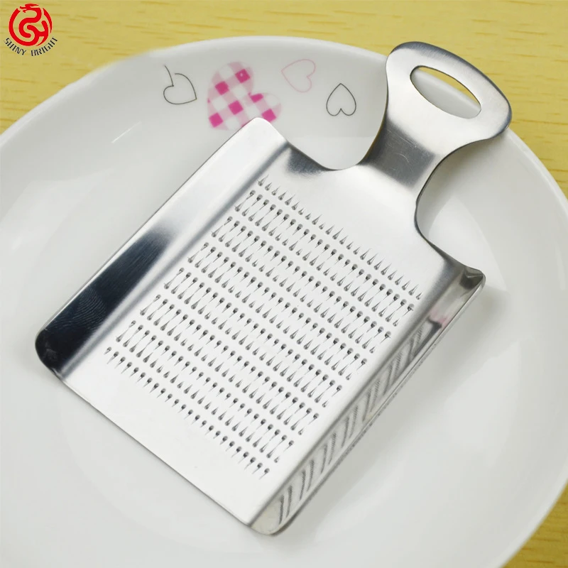 Wholesale and kitchen gadgets grinding the garlic creative household multi-functional stainless steel garlic press cutter