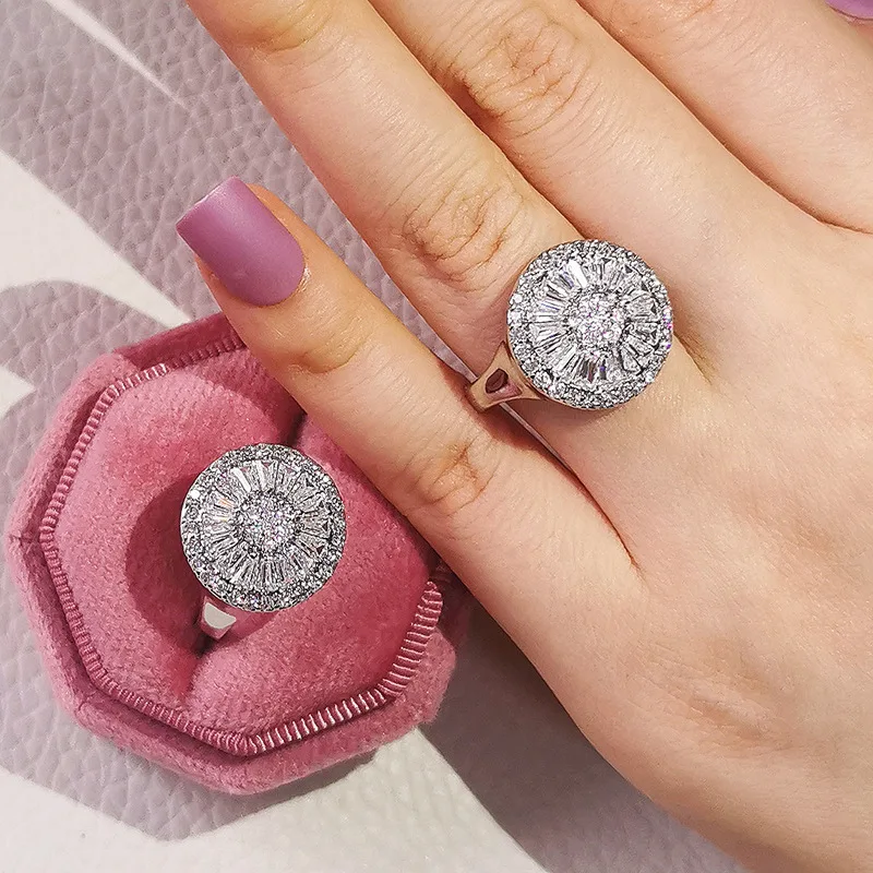 Stylish And Beautiful Gold-plated Ring Copper Zircon Artificial Stone Ring Super Flash