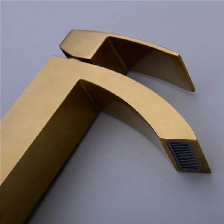 
Solid Brass basin mixer faucet sink tap mixer faucet single handle tap with Pop up drain Basin bathroom hot cold water mixer tap 