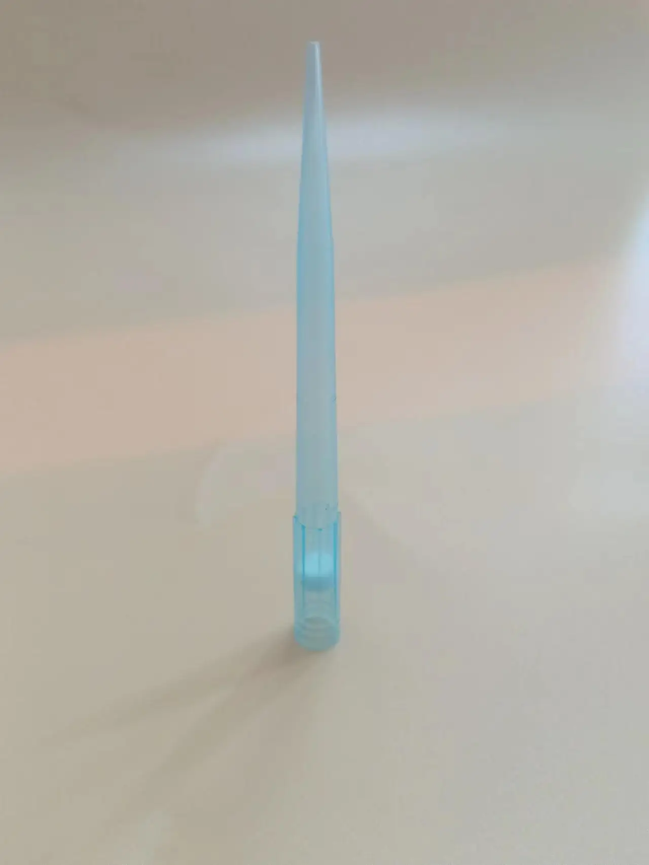 Factory Wholesale Customized Triangular Cone Type Micropipette Lab Consumable Universal Filter Pipette Tip