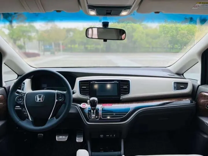 2014  Fuel Car Used Car Fashion Model MPV Hot Selling Second Hand Car For Sale