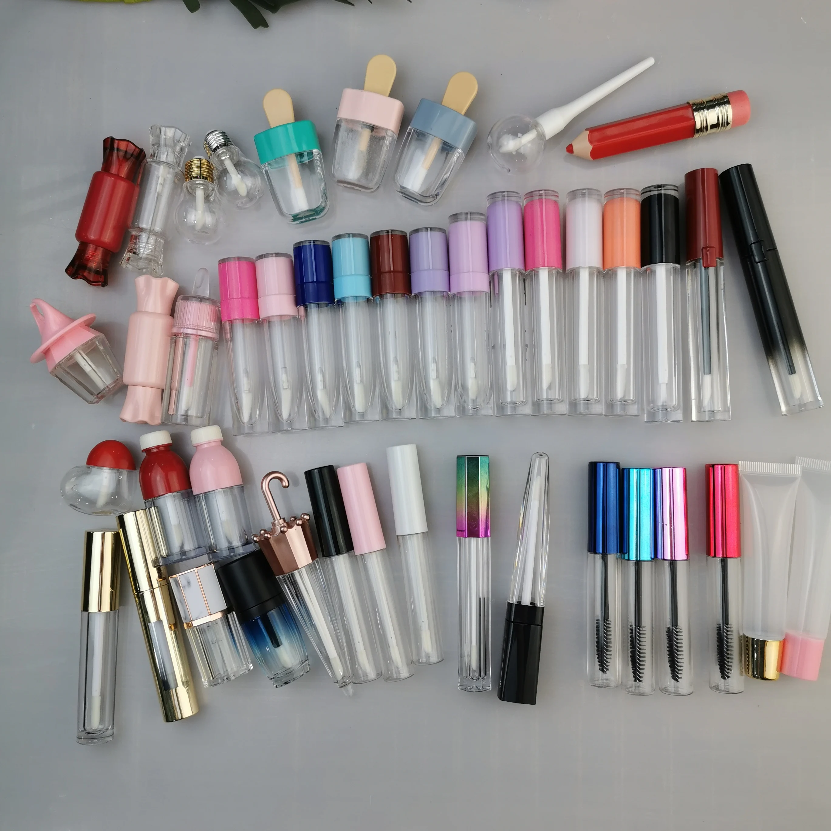 
Cheap Custom Lipgloss Packaging Box Case Customized Plastic Lipgloss Container Lip Gloss Plastic Tube With Applicator 