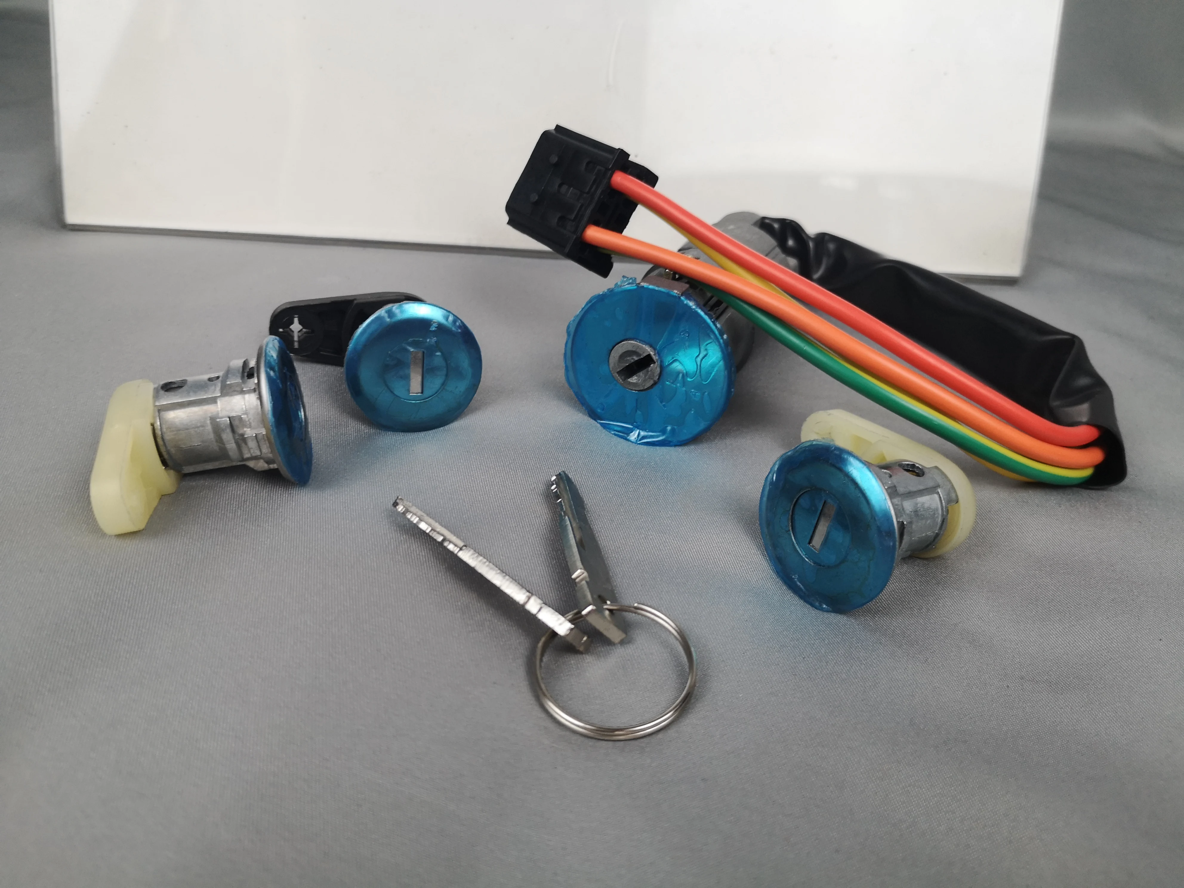 France Car Auto Spare Parts OEM  7701472518 7702296589  LOCK FOR IGNITION Starter Switch For