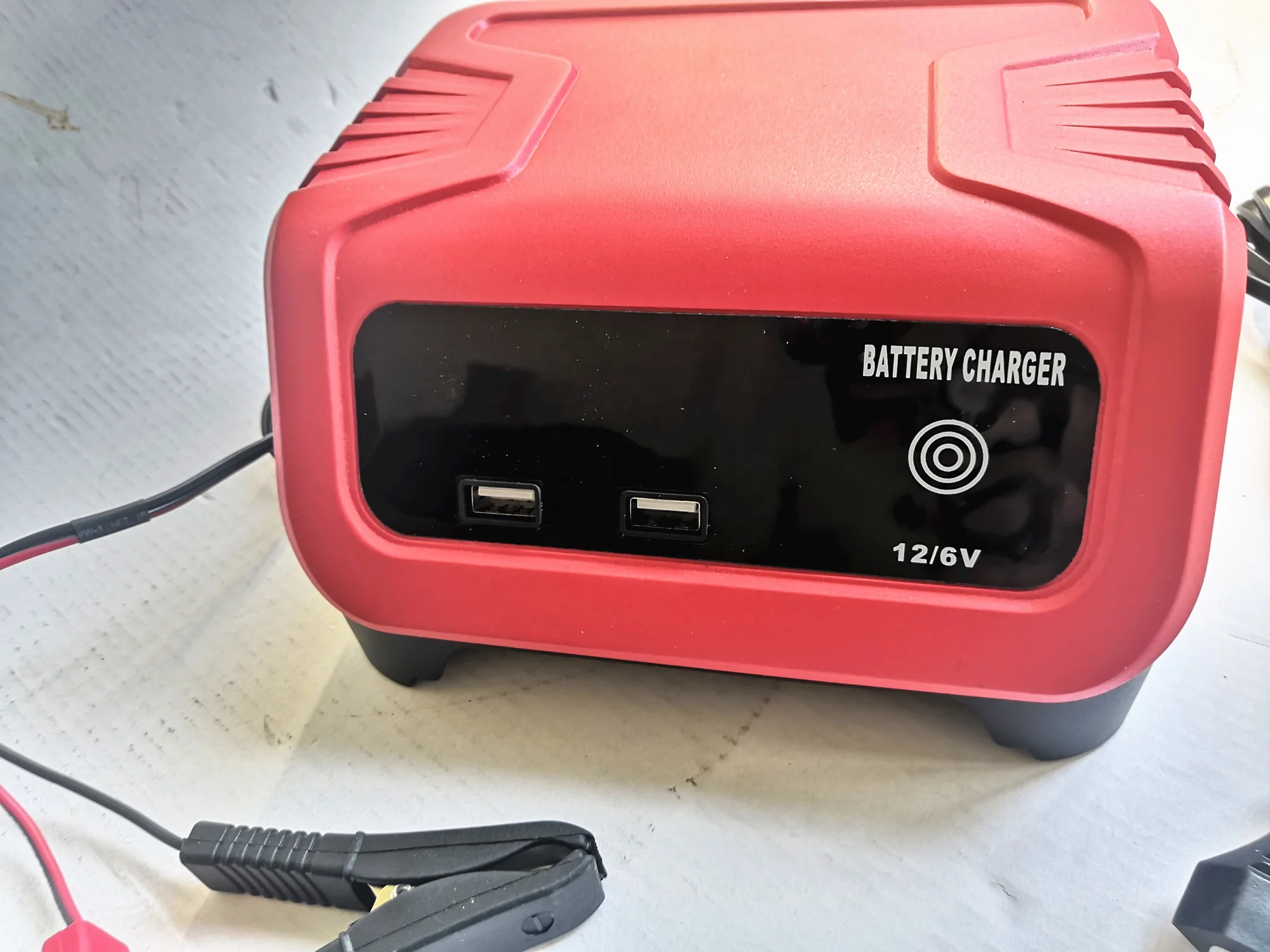 
12V 6V new car battery charger with USB port digital display Intelligent voltage automatically recognize smart car charger 