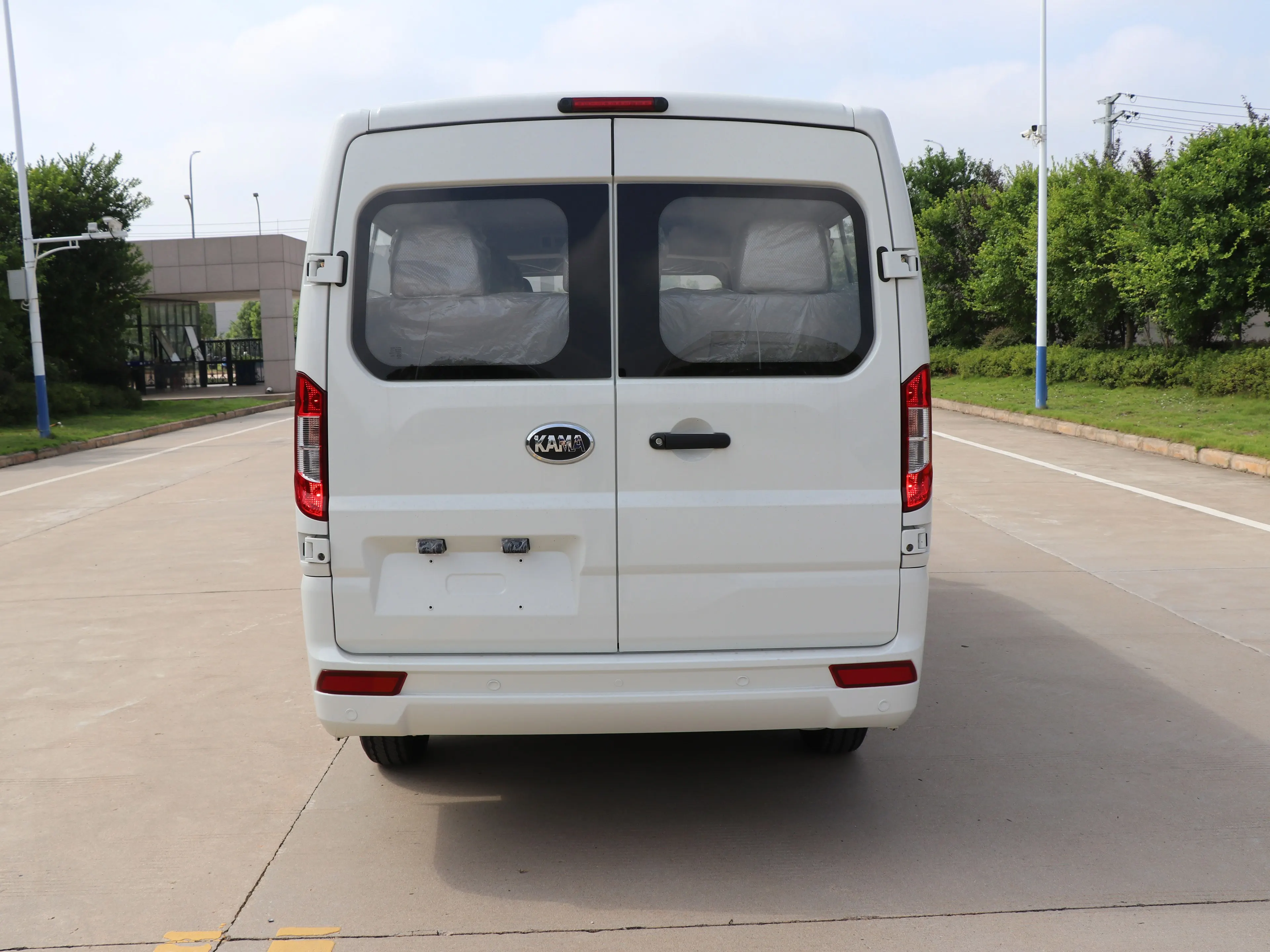 2024 Hot Sale UTV New Design Wholesale 14 Seats Electric Van KAMA ES7 Passenger vans 41.93kWh Electric Truck