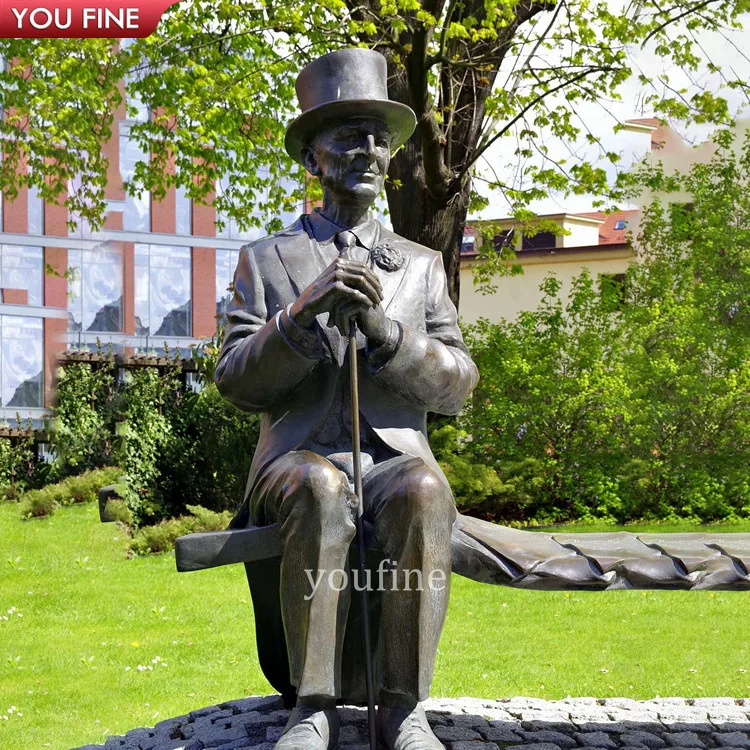 Outdoor Life Size Bronze Gentleman Statue Sitting on Bench Sculpture