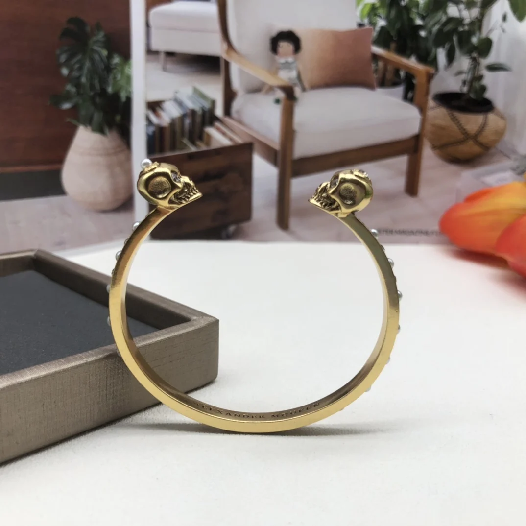 Alexanderxx McQueens Wholesale New 925 Silver Inlaid Zircon Pearl Open Bracelet with Exquisite Accessories to Give to Friends