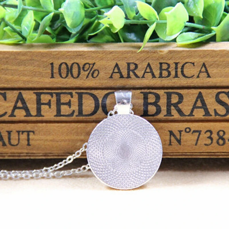 SUYAN Jewelry Factory Price Wholesale Personalized Unique Starry Night Painted Round Pendant Necklace Vintage Jewelry Necklace