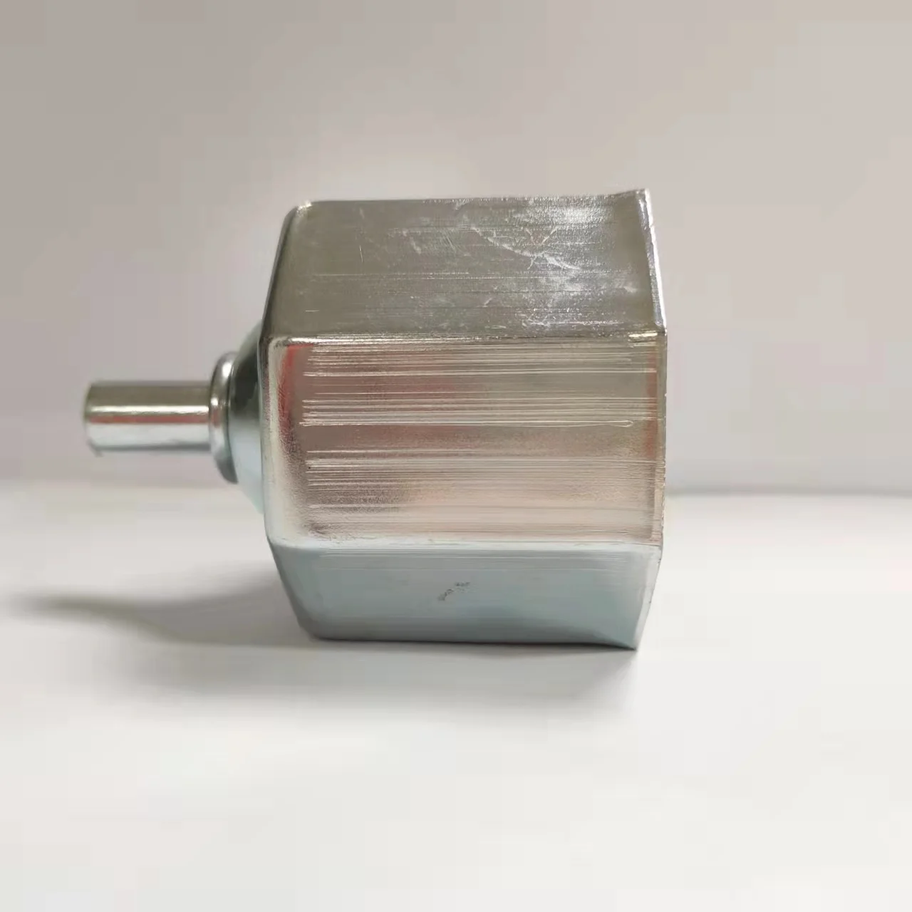 Hardware with shaft short tail plug roller shutter accessories