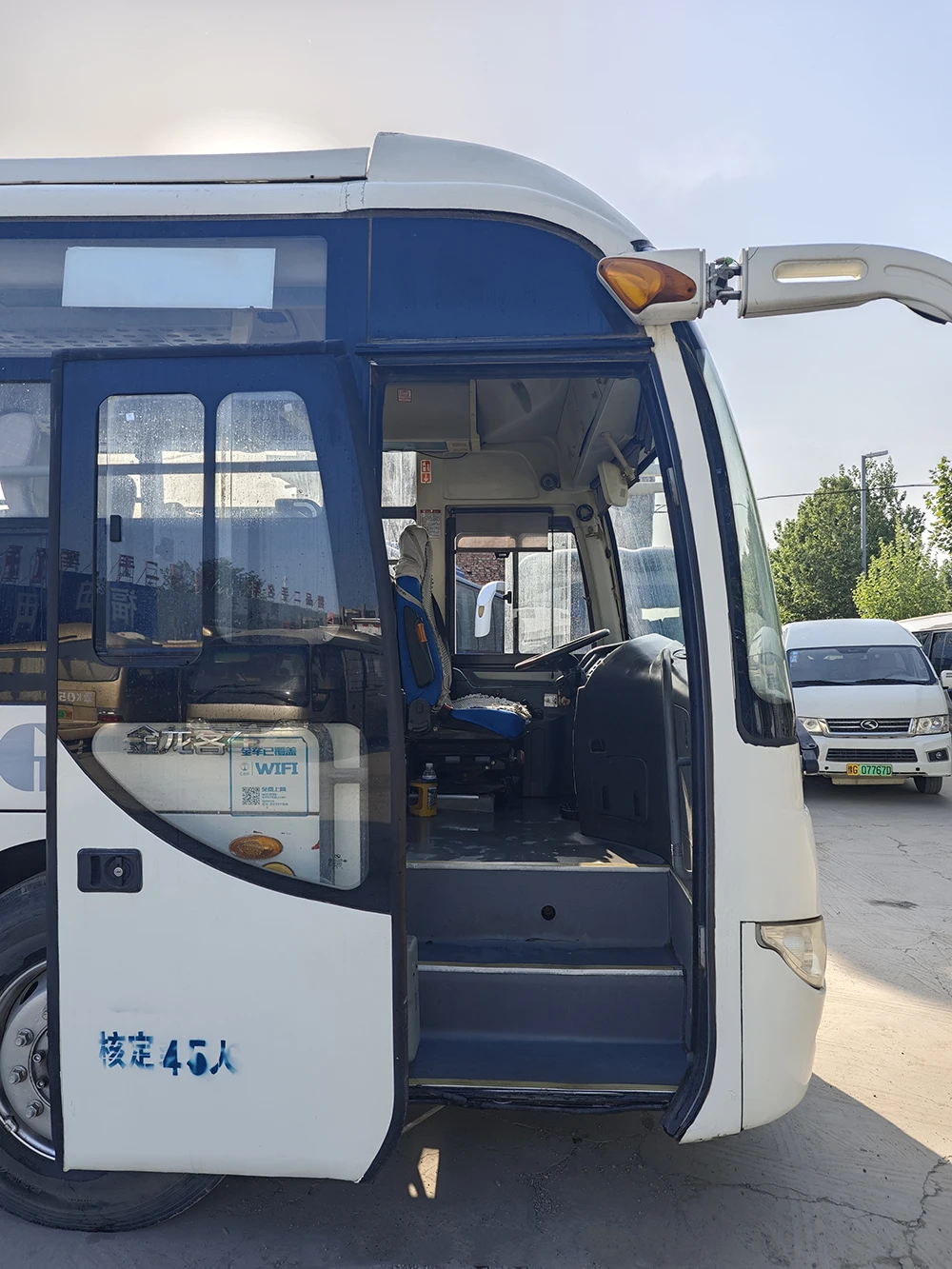 Competitive Price Second Hand Kinglong 45 Seats Manual Transmission Bus Used Diesel Luxury Coach Bus For Sale