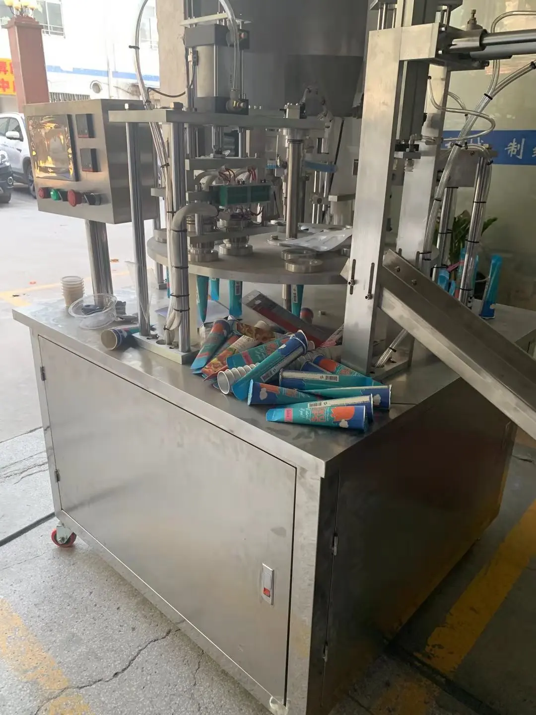 cone cup packing ice lolly calippo tube filling and sealing machine