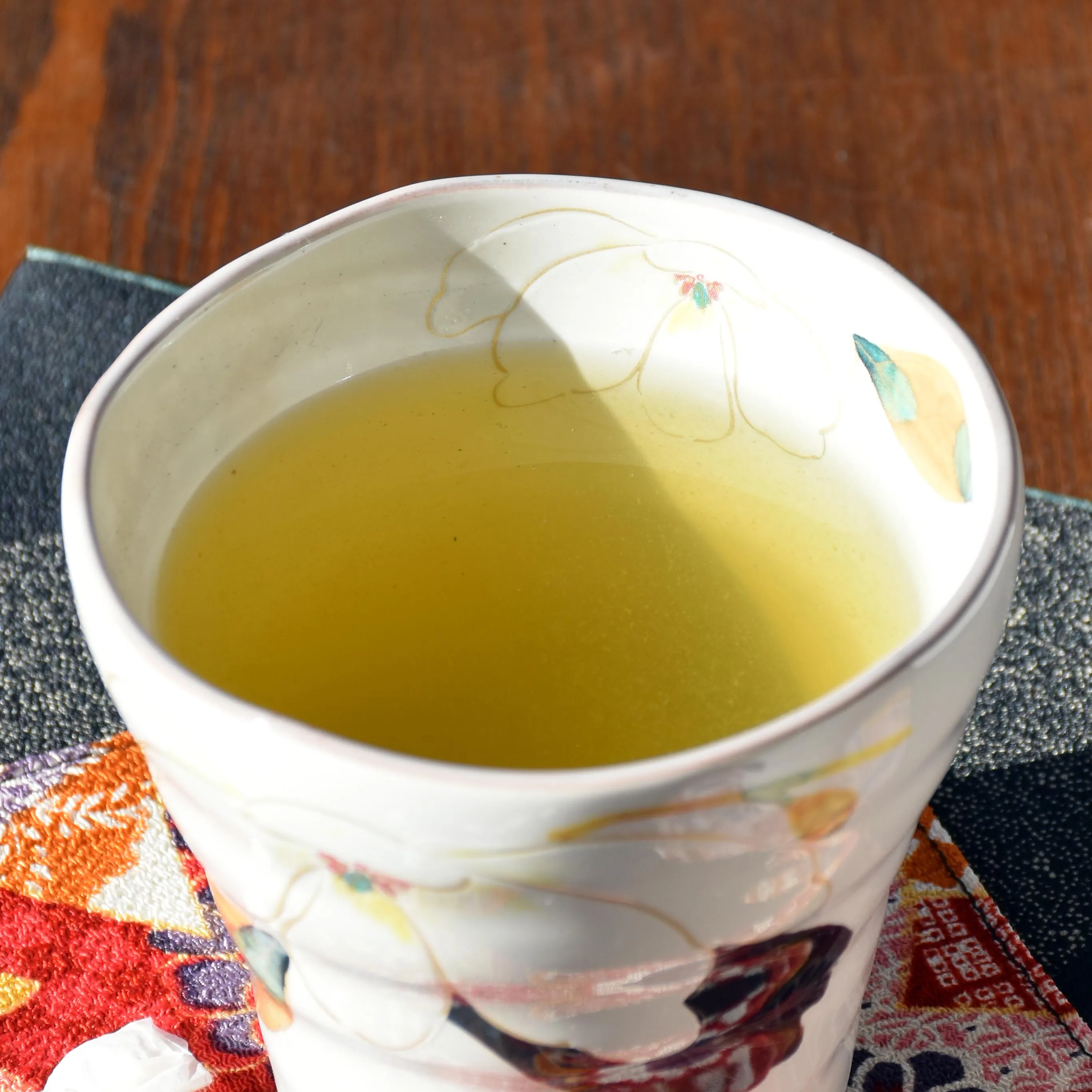 Japanese hot sale stocked colorful floral designs ceramic flower tea cup