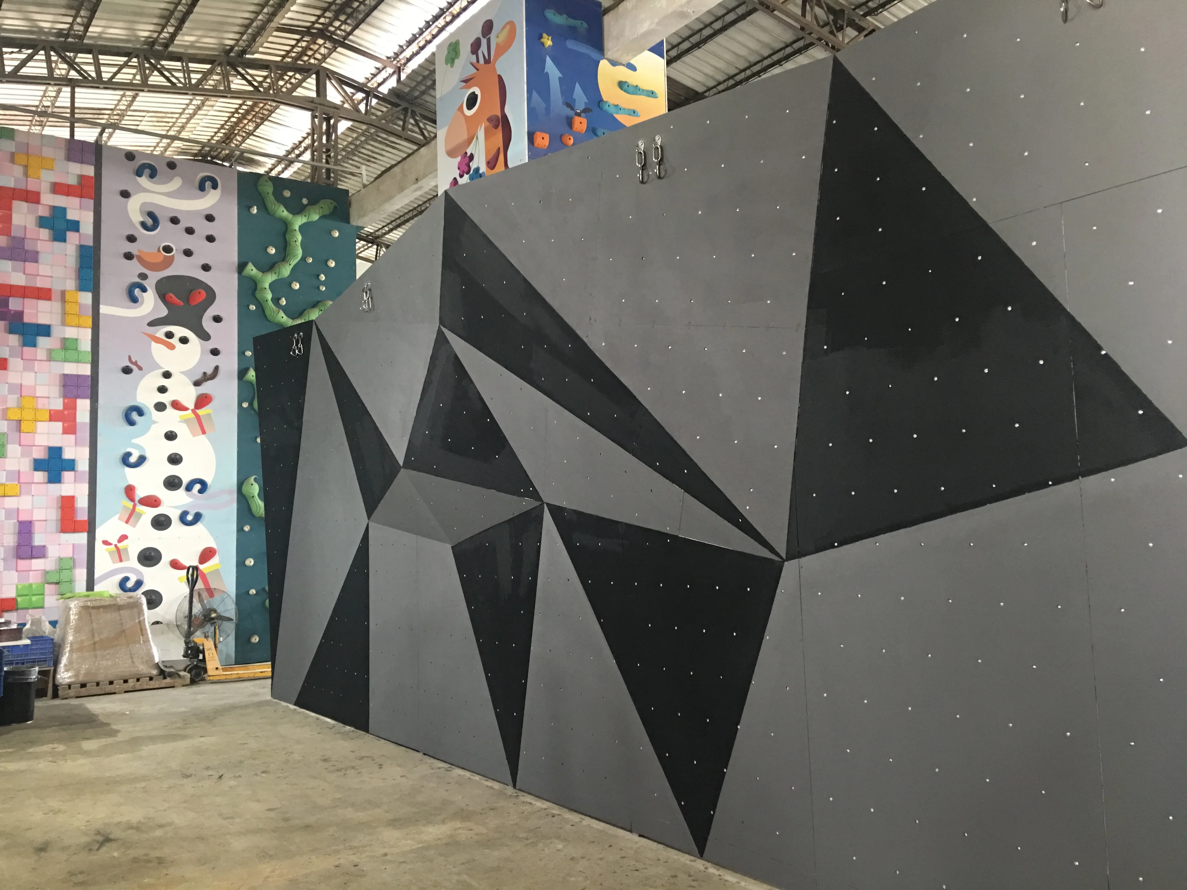 High Quality Easy Installation Rock Climbing Wall Equipment for Bouldering for Home Garden Educational and Adventure Park Use