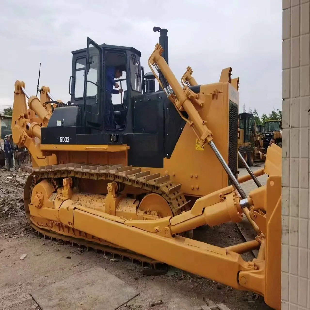 Бульдозеры shantui SD32 б/у Б/у Shantui SD 32 SD22 на складе для продажи