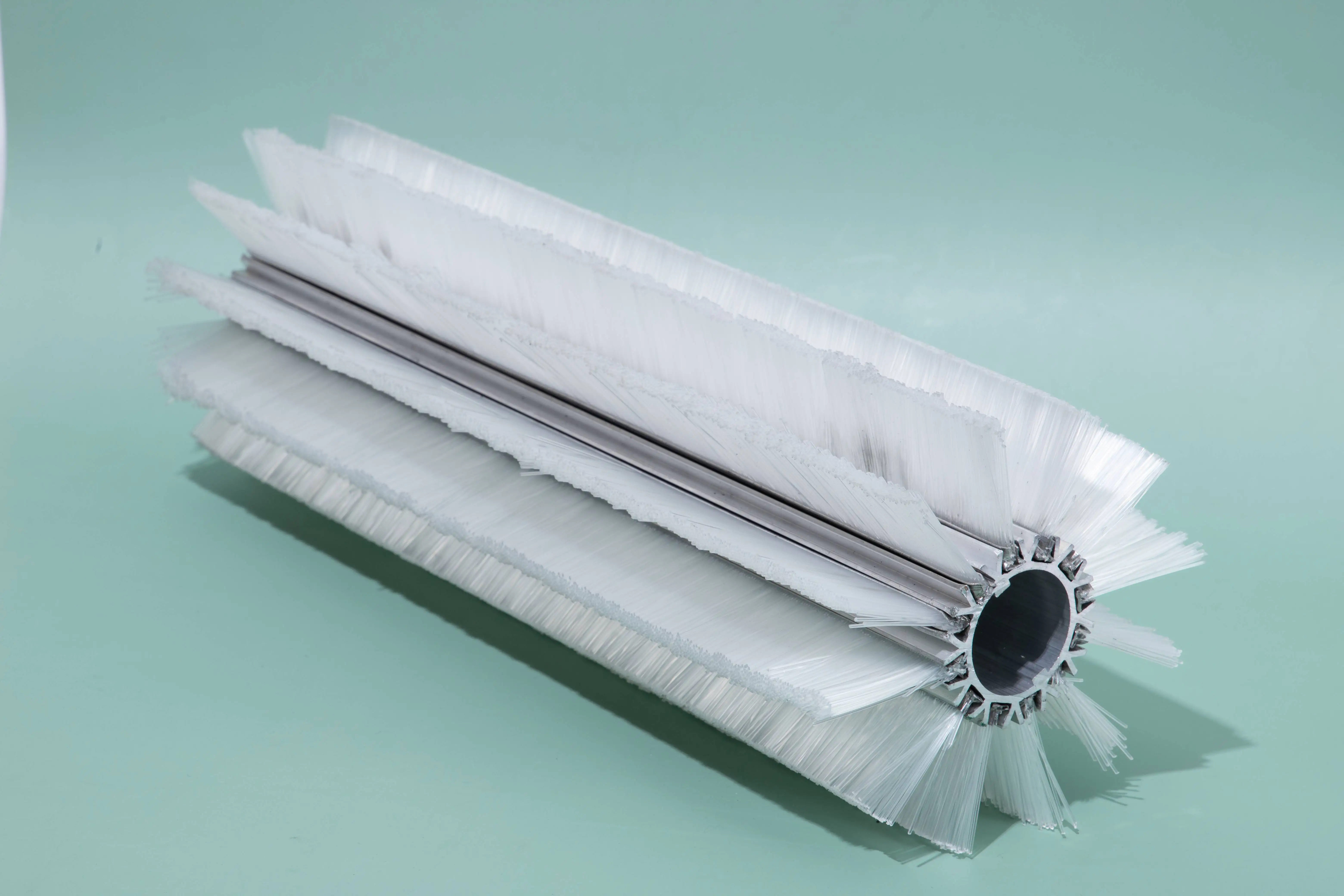 Oem Odm Wholesale Long Spiral Solar Panel Roller Brush Nylon Brush Solar Panel Cleaning Rotating Brush