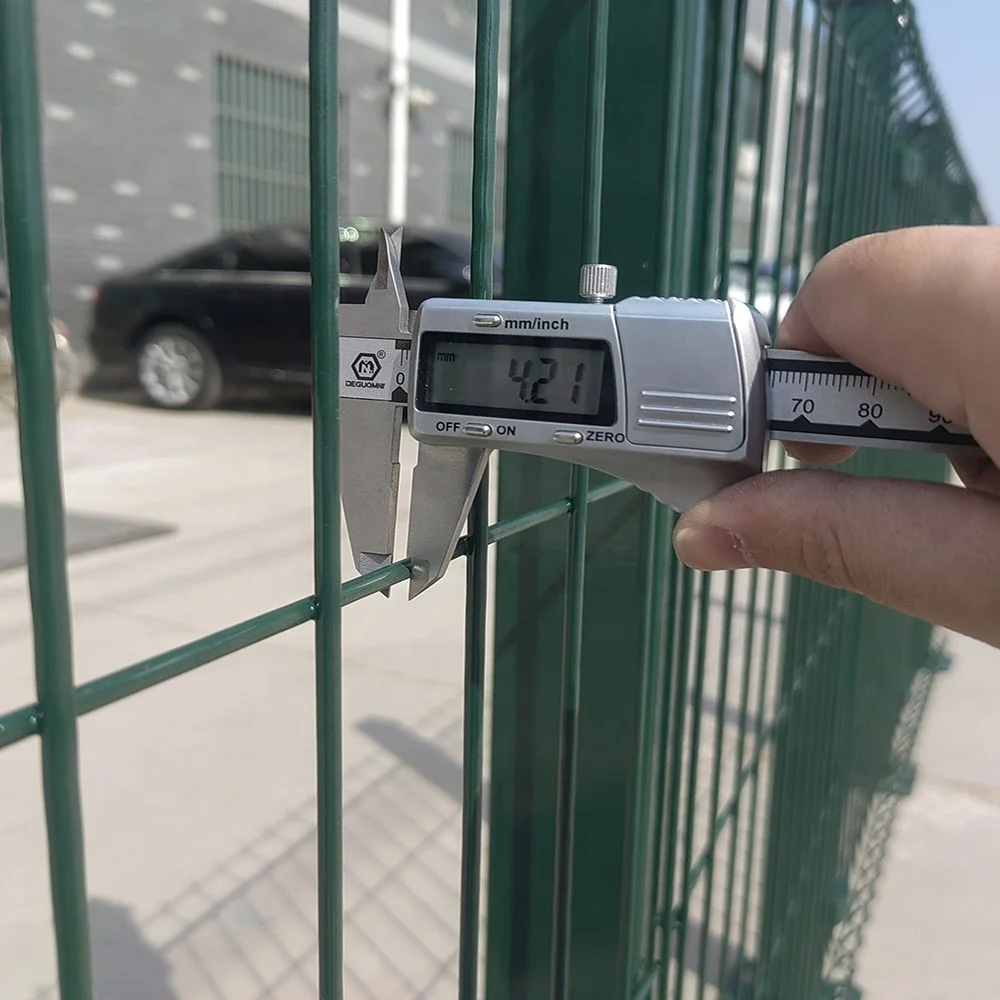 Hot Sale Powder coated 3D Curved Welded wire mesh panel fence Garden  Fence with peach post