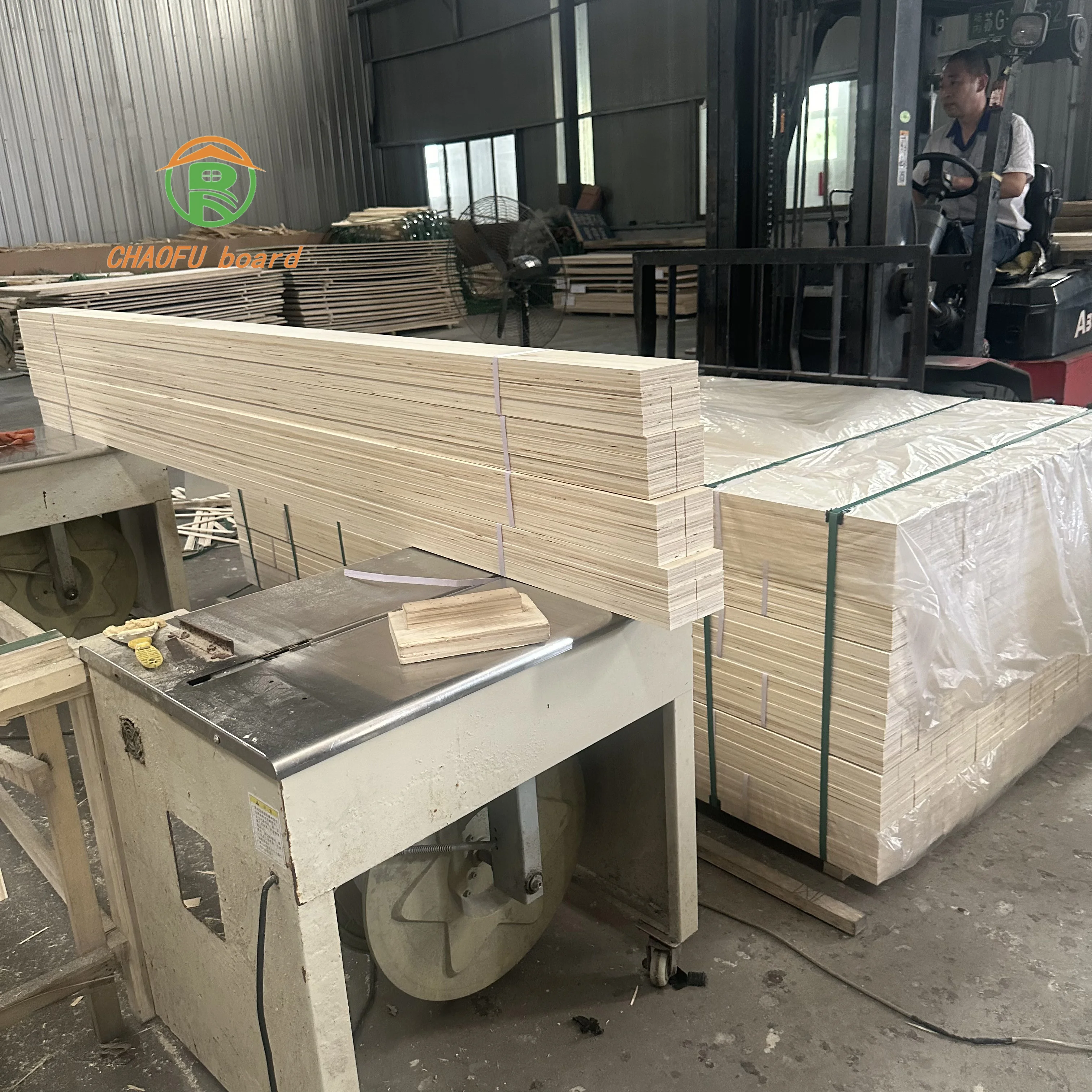 Solid Wood Multilayer Board 4*8 Feet LVL Plywood Multilayer Board Furniture Manufacturing Building Decoration