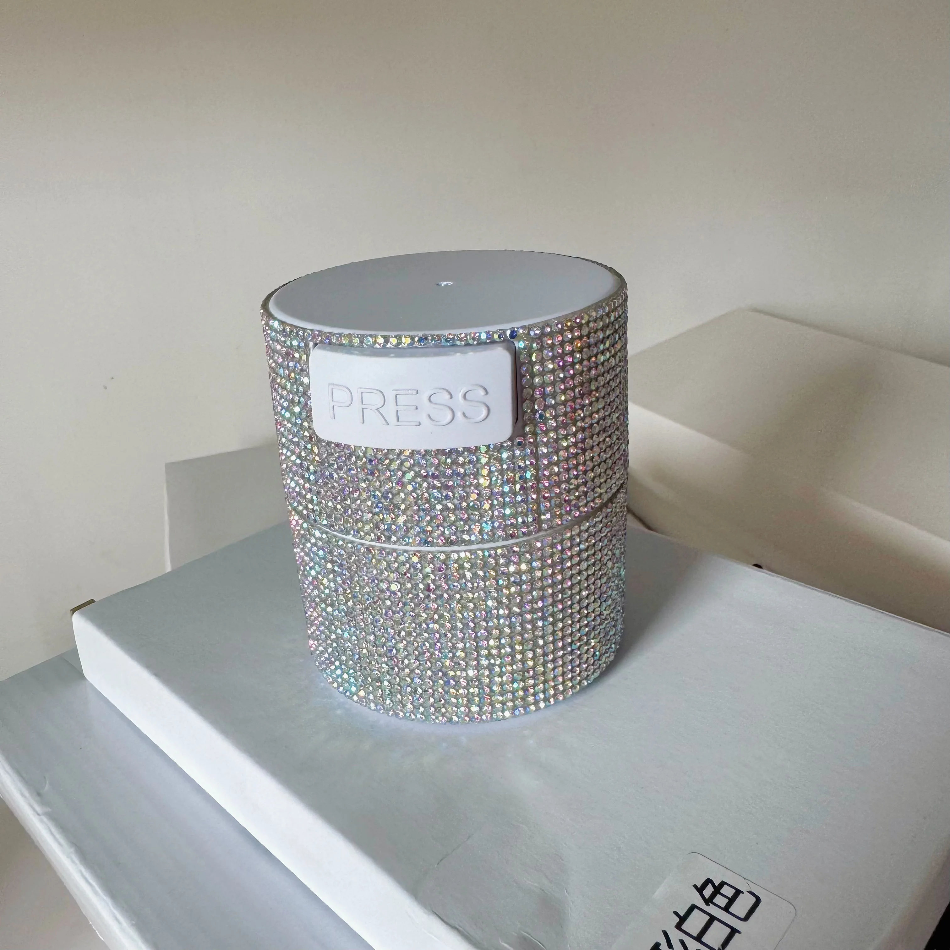 wholesale lash mirror shiny rhinestone plastic squeeze washing bottle diamond lash fan glue storage tank for eyelash extension