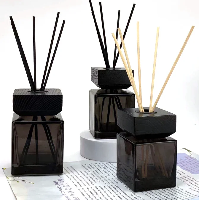 Wholesale Custom 100ml 200ml Square  Luxury Diffuser Bottle Black Empty Reed Diffuser Glass Bottle With lids