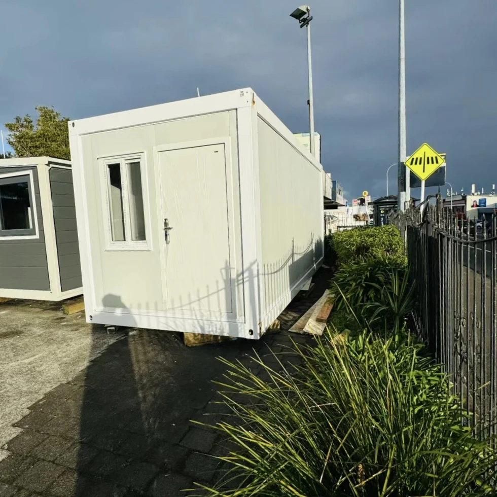 Modern White Ready-to-Live Flat Pack Hotel Apartment Folded Container Home with Roof Tiles for Shop Use on Sale