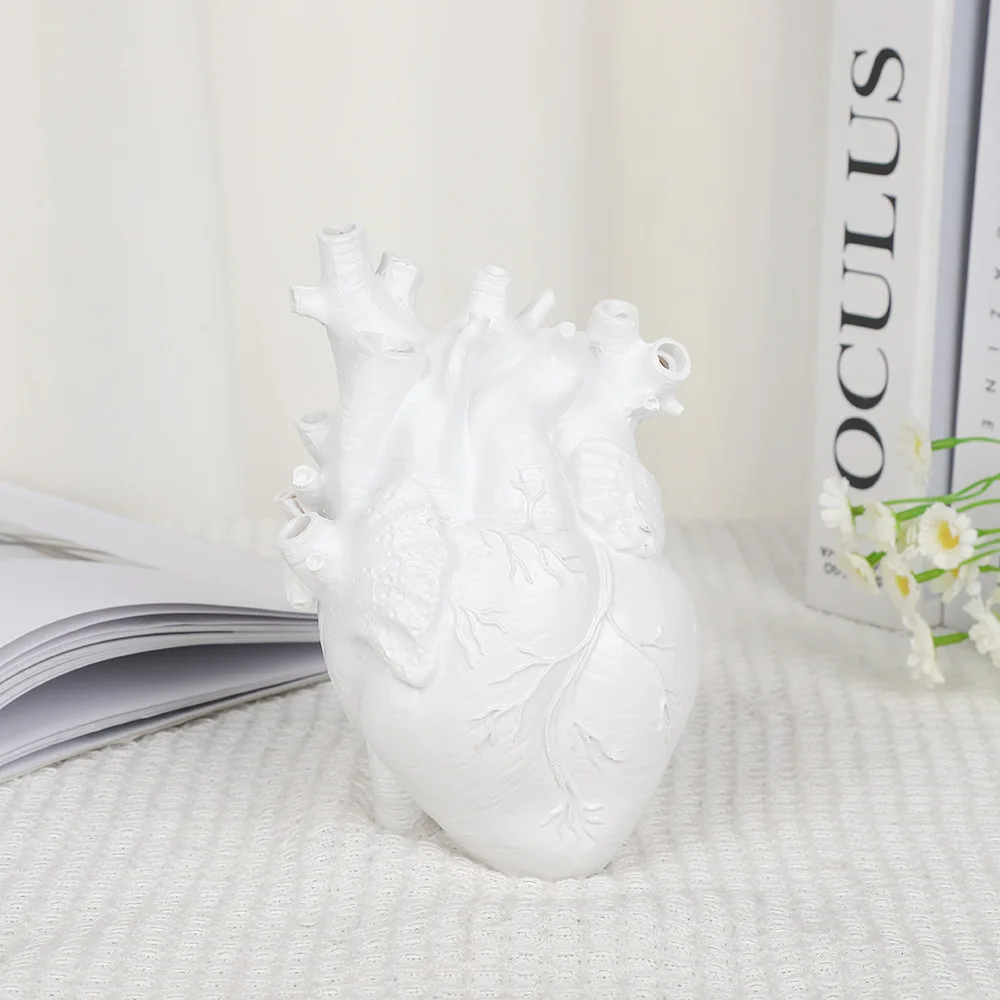 Black and white heart vase creative heart shape home desktop decoration resin crafts