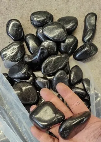 Modern Outdoor Cobblestone & Pebbles Natural Stone River Rock Black Polished round Shape for Landscape