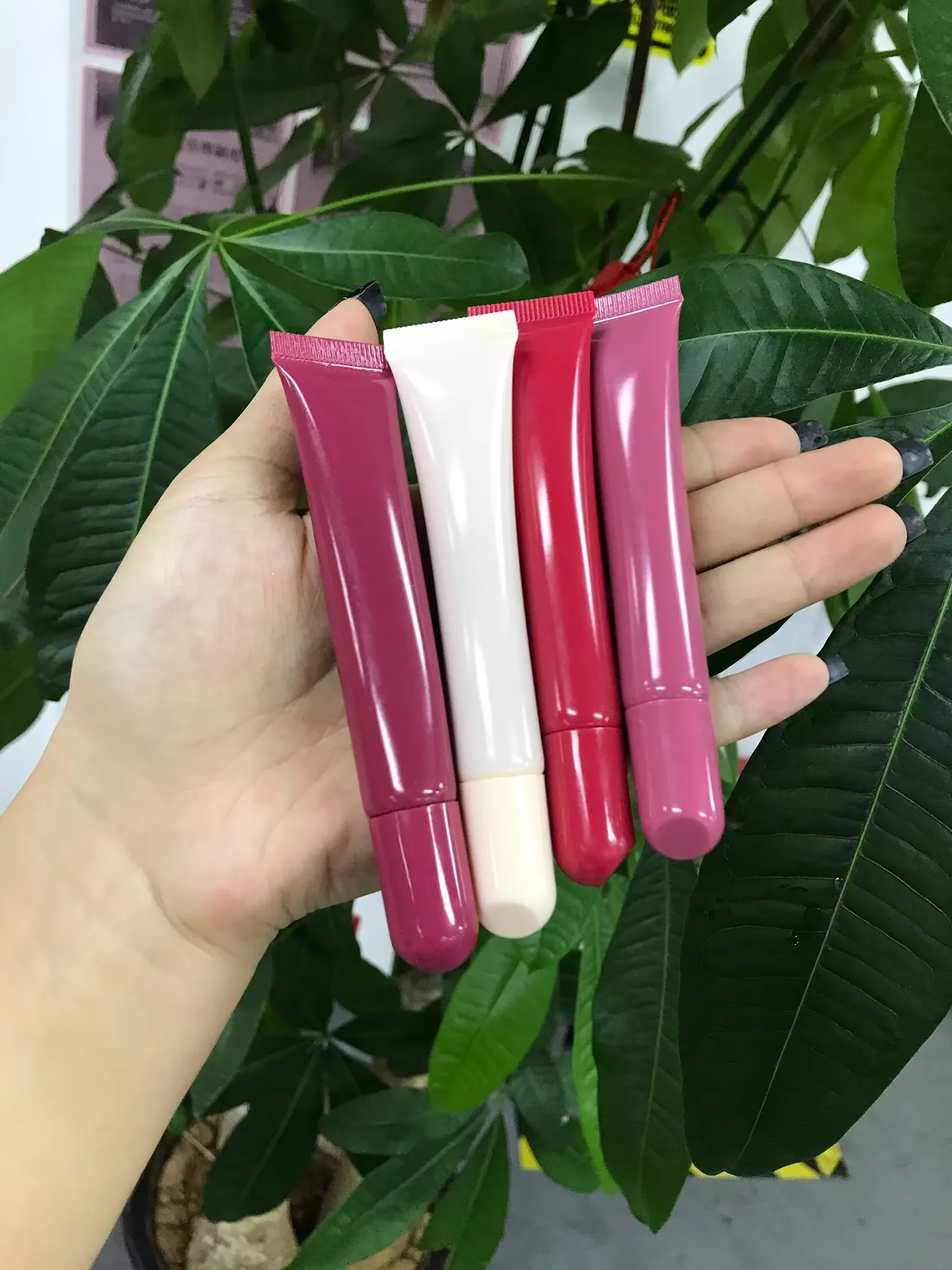 Hot Selling Beauty Cosmetics Nourishing Lip Gloss Glossy Treatment Lipgloss With Phone case