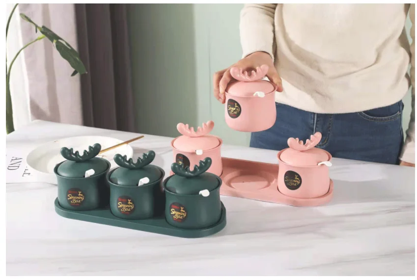 wholesales Kitchen Deer Design Plastic Spices jars Set with Lid and Spoon