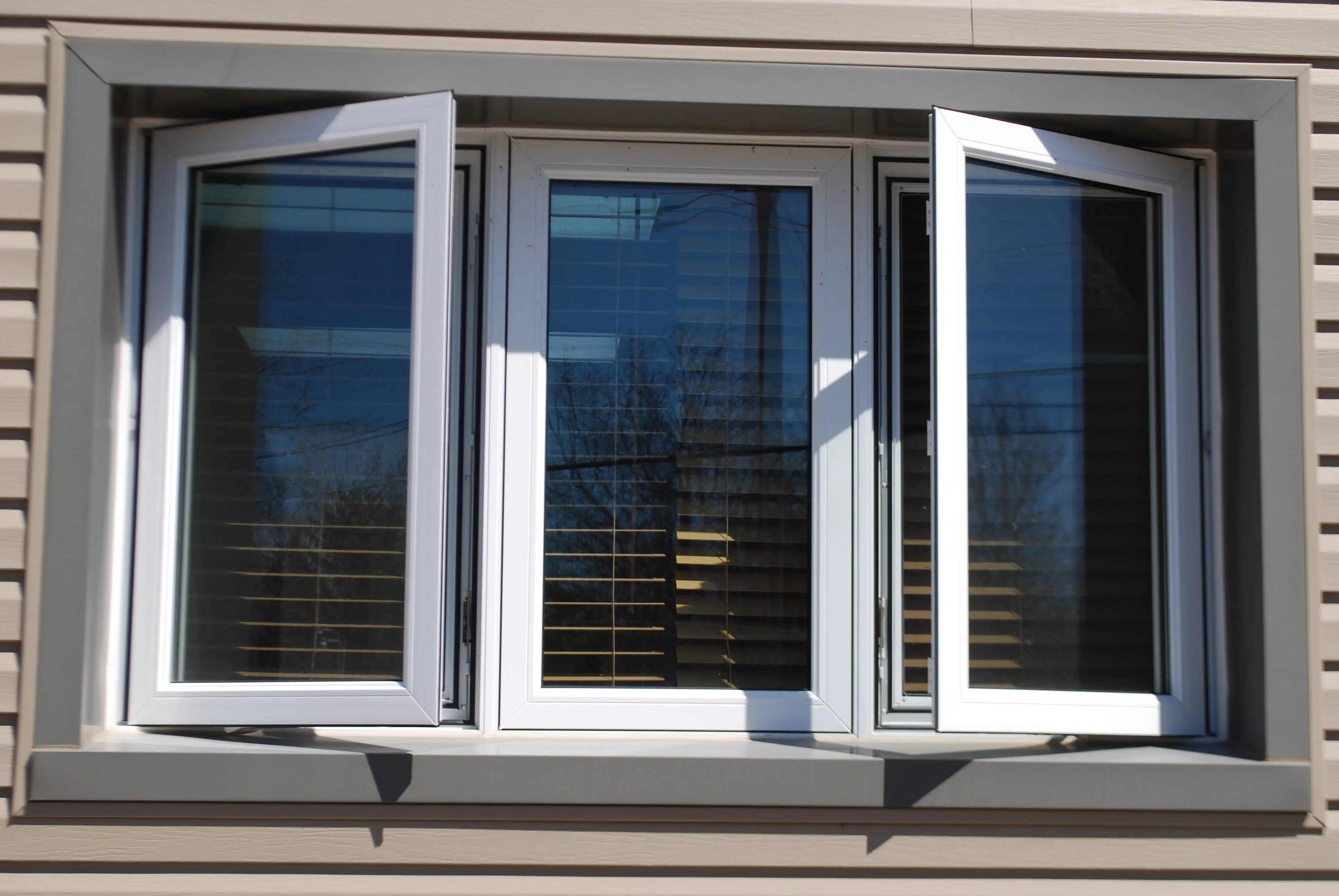 The new design modern popular window aluminum frame tempered glass for casement window