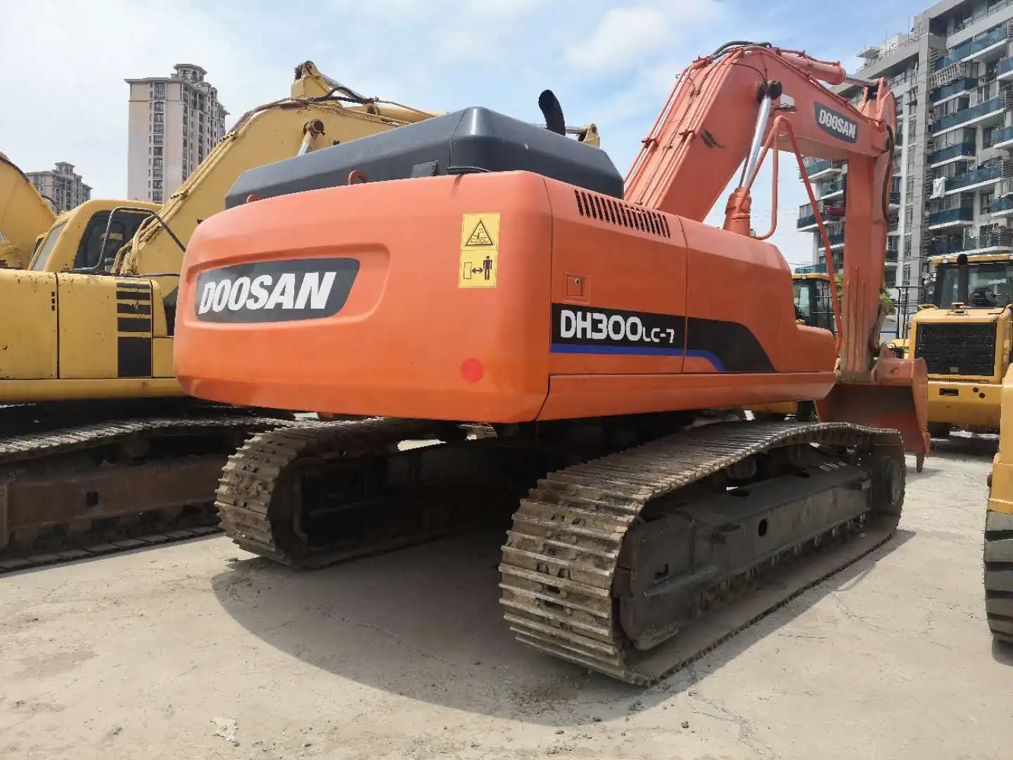 
Used Construction Equipment Doosan 300LC-7 Crawler Excavator with working condition in hot sale 