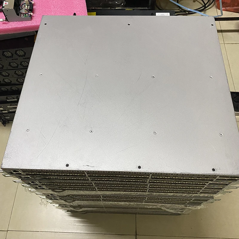 BR-VDX6740-64-F 48x10G SFP + & 4x40G QSFP порты переключатель W/Двойная док станция постоянного тока