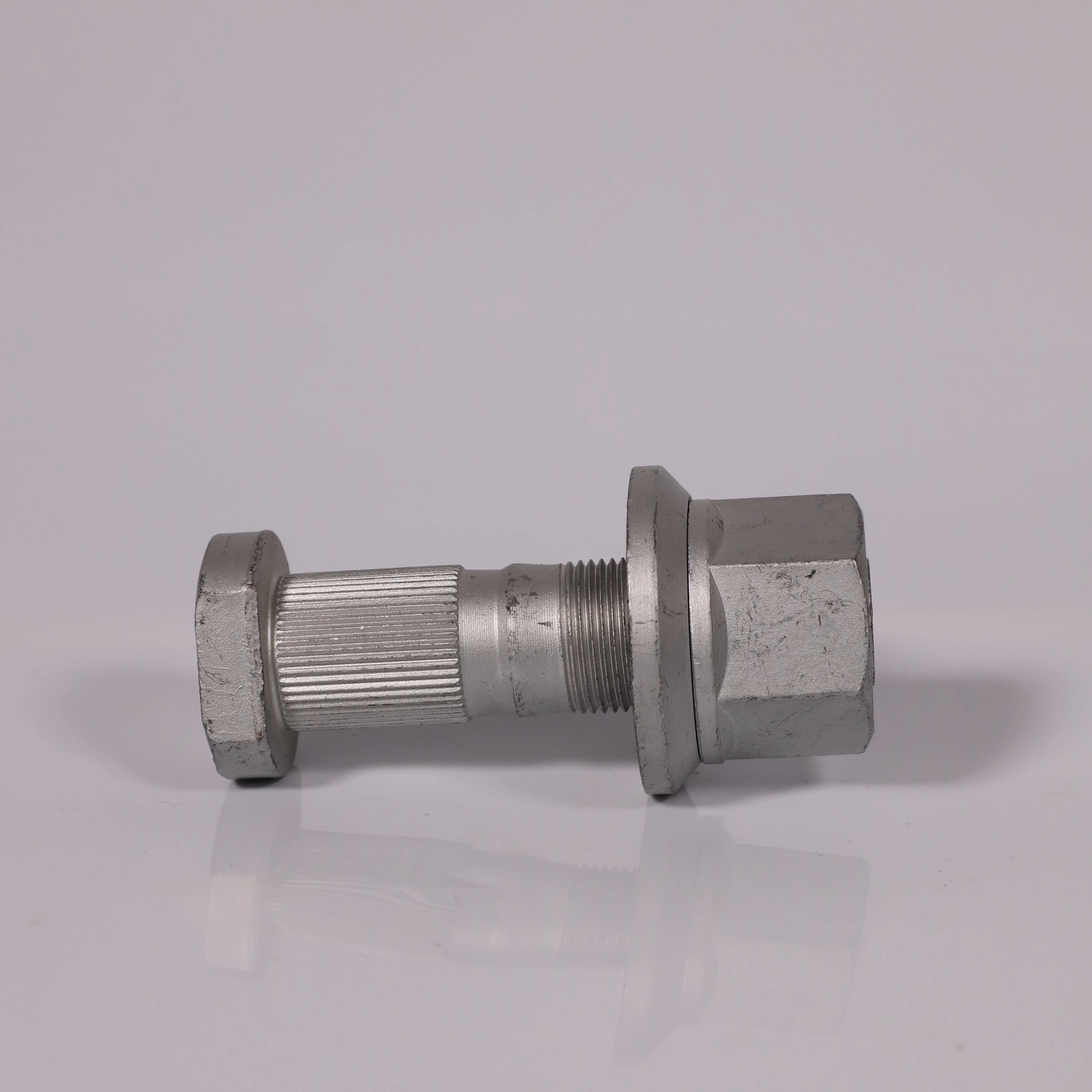 SAF  wheel bolts and nuts  M22X1.5X83  OEM1303107411