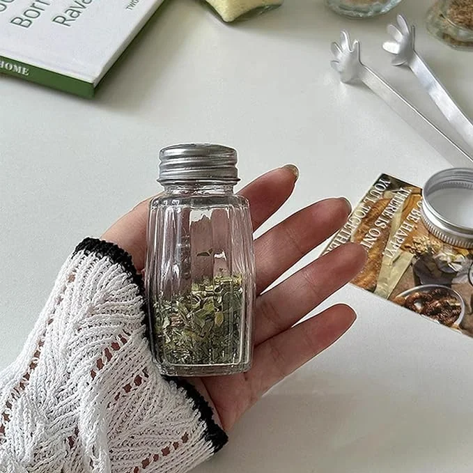 Salt and pepper shaker set, small glass salt shaker for kitchen